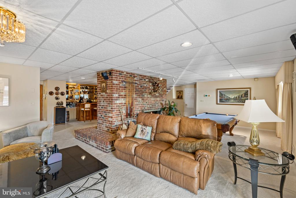 SEVERNA PARK WATERFRONT + POOL | 517 BAYBERRY DRIVE
