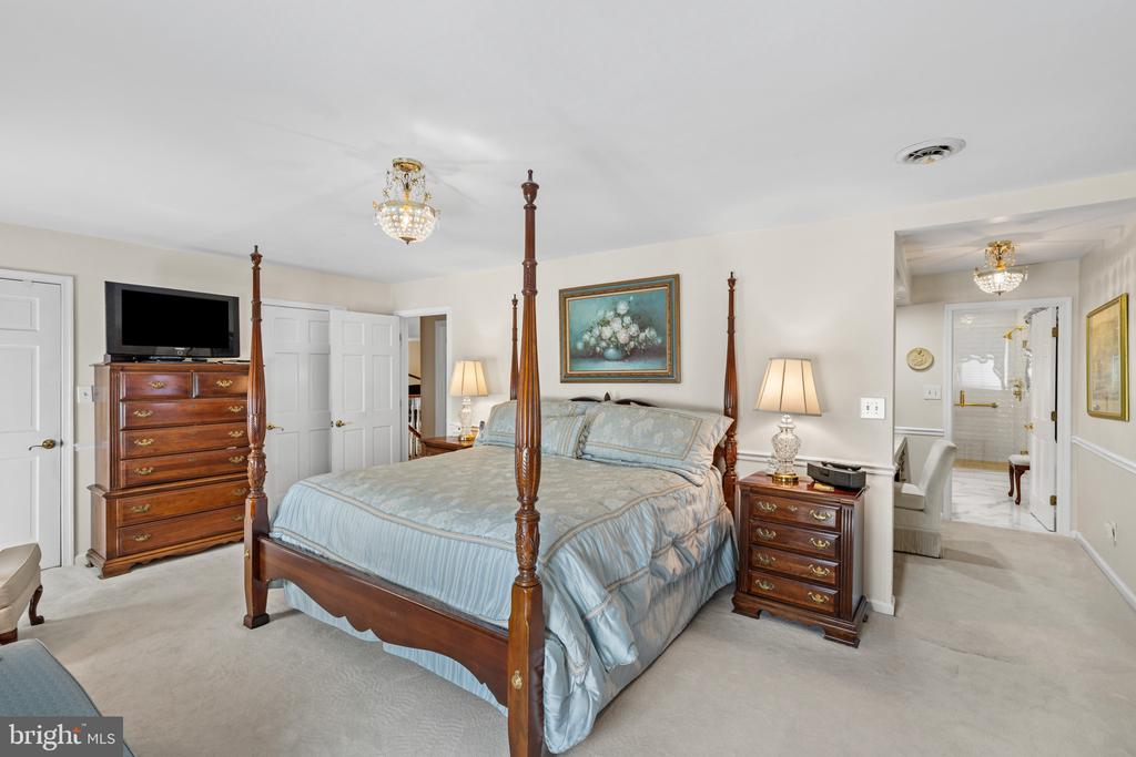 SEVERNA PARK WATERFRONT + POOL | 517 BAYBERRY DRIVE