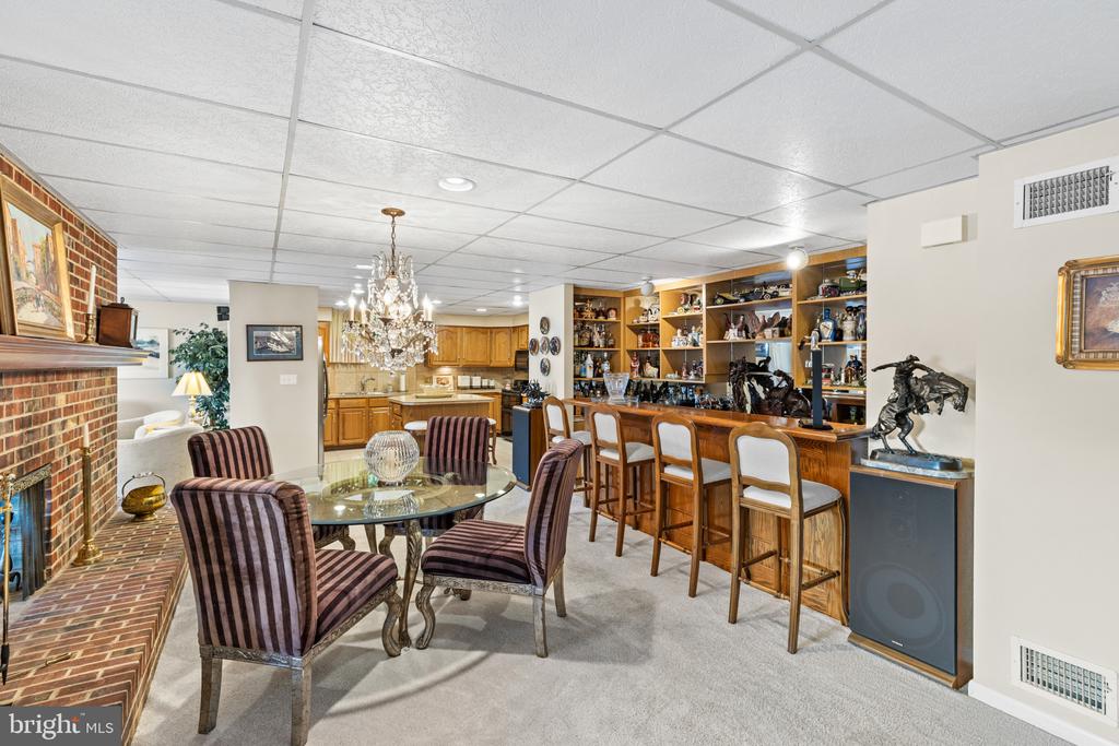 SEVERNA PARK WATERFRONT + POOL | 517 BAYBERRY DRIVE