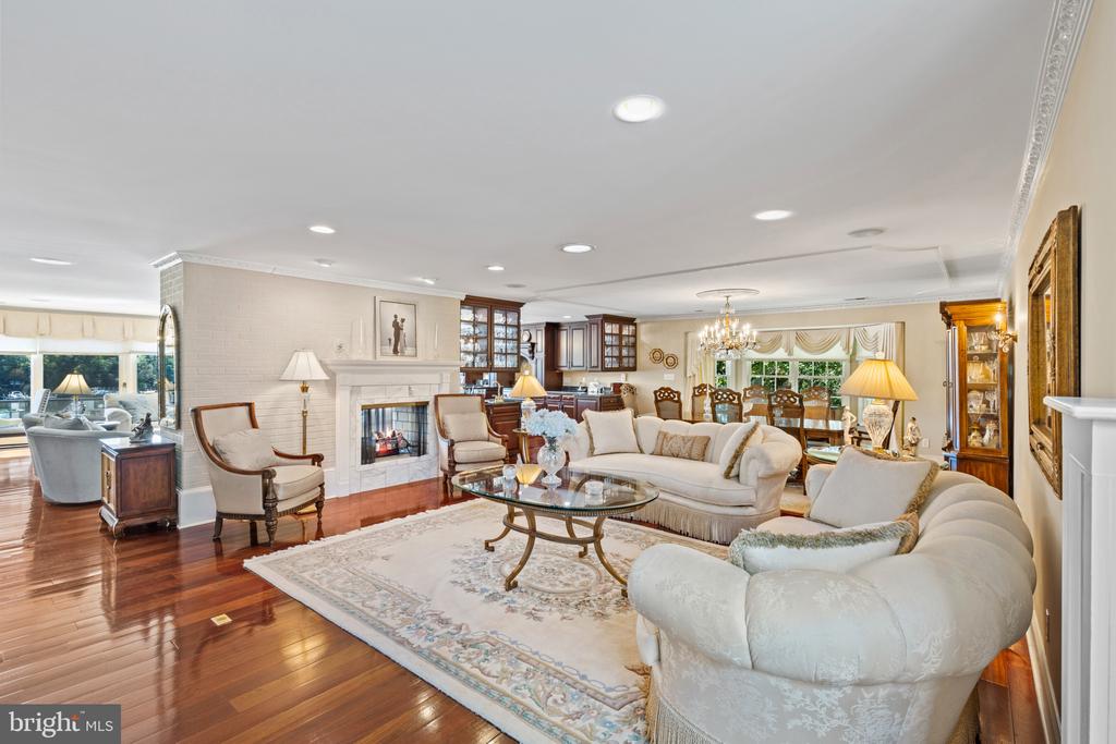 SEVERNA PARK WATERFRONT + POOL | 517 BAYBERRY DRIVE