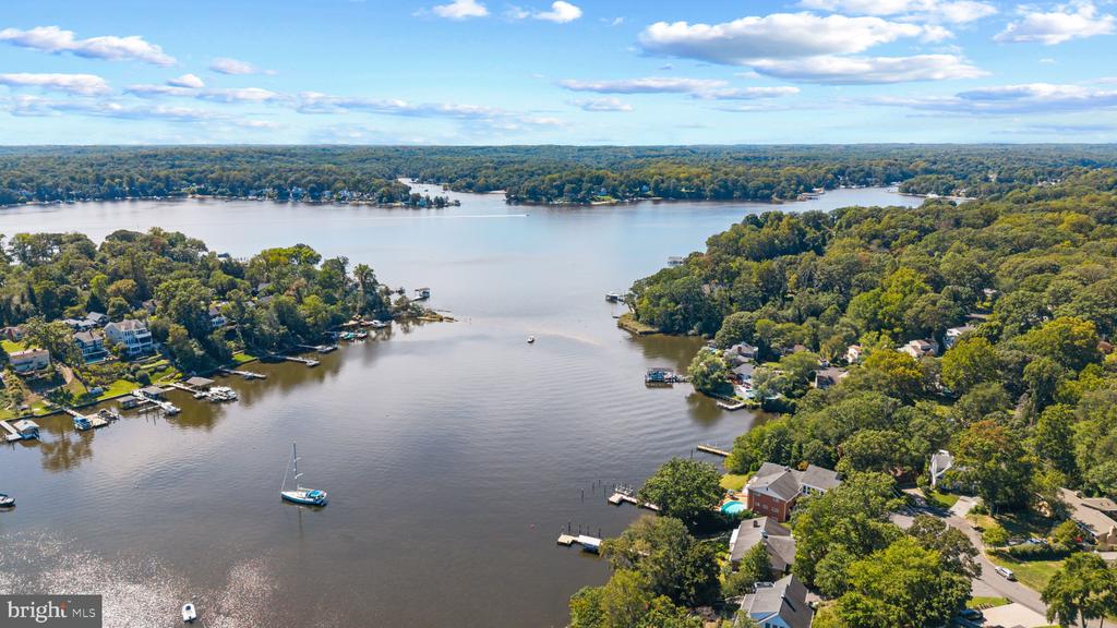 SEVERNA PARK WATERFRONT + POOL | 517 BAYBERRY DRIVE