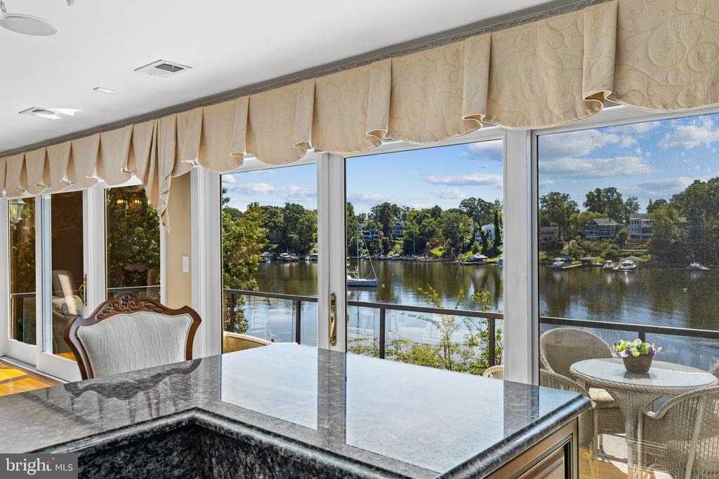 SEVERNA PARK WATERFRONT + POOL | 517 BAYBERRY DRIVE