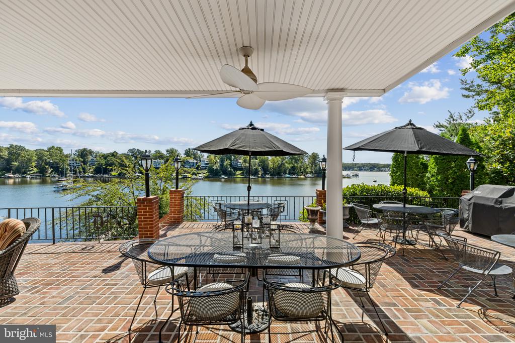 SEVERNA PARK WATERFRONT + POOL | 517 BAYBERRY DRIVE