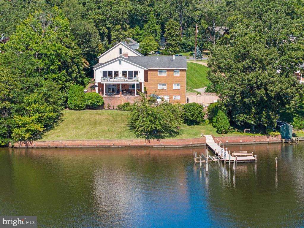 SEVERNA PARK WATERFRONT + POOL | 517 BAYBERRY DRIVE
