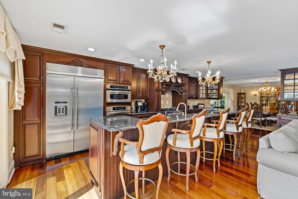 SEVERNA PARK WATERFRONT + POOL | 517 BAYBERRY DRIVE
