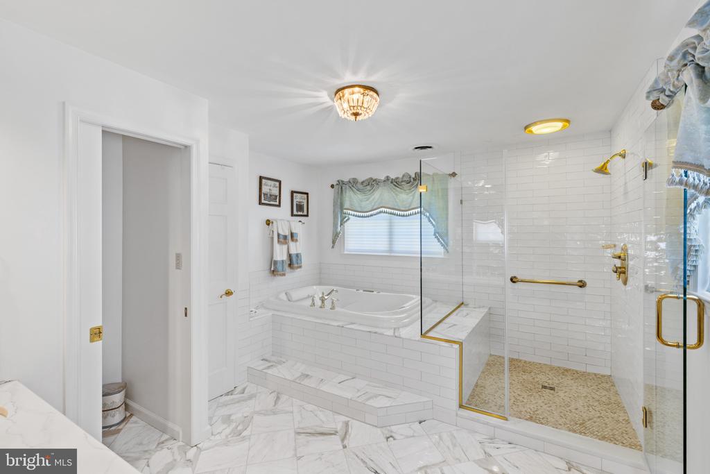 SEVERNA PARK WATERFRONT + POOL | 517 BAYBERRY DRIVE