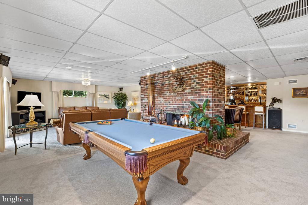 SEVERNA PARK WATERFRONT + POOL | 517 BAYBERRY DRIVE
