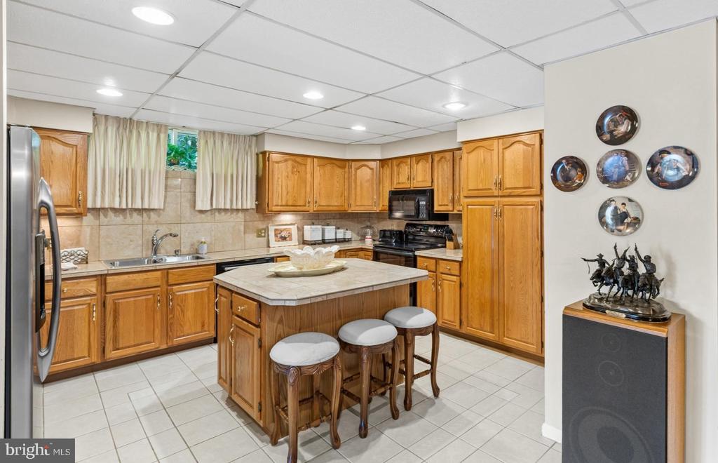 SEVERNA PARK WATERFRONT + POOL | 517 BAYBERRY DRIVE