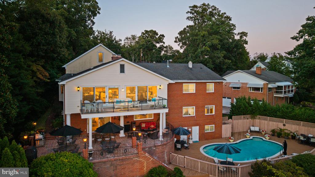 SEVERNA PARK WATERFRONT + POOL | 517 BAYBERRY DRIVE