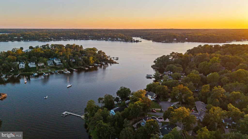 SEVERNA PARK WATERFRONT + POOL | 517 BAYBERRY DRIVE