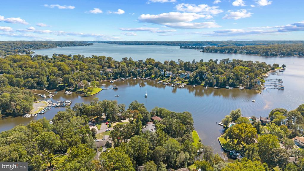 SEVERNA PARK WATERFRONT + POOL | 517 BAYBERRY DRIVE