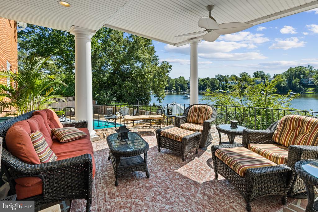 SEVERNA PARK WATERFRONT + POOL | 517 BAYBERRY DRIVE