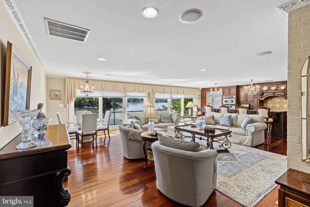 SEVERNA PARK WATERFRONT + POOL | 517 BAYBERRY DRIVE