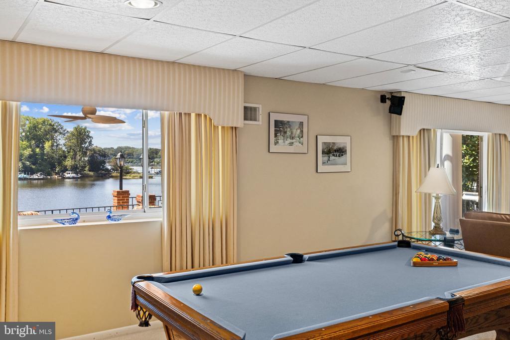 SEVERNA PARK WATERFRONT + POOL | 517 BAYBERRY DRIVE