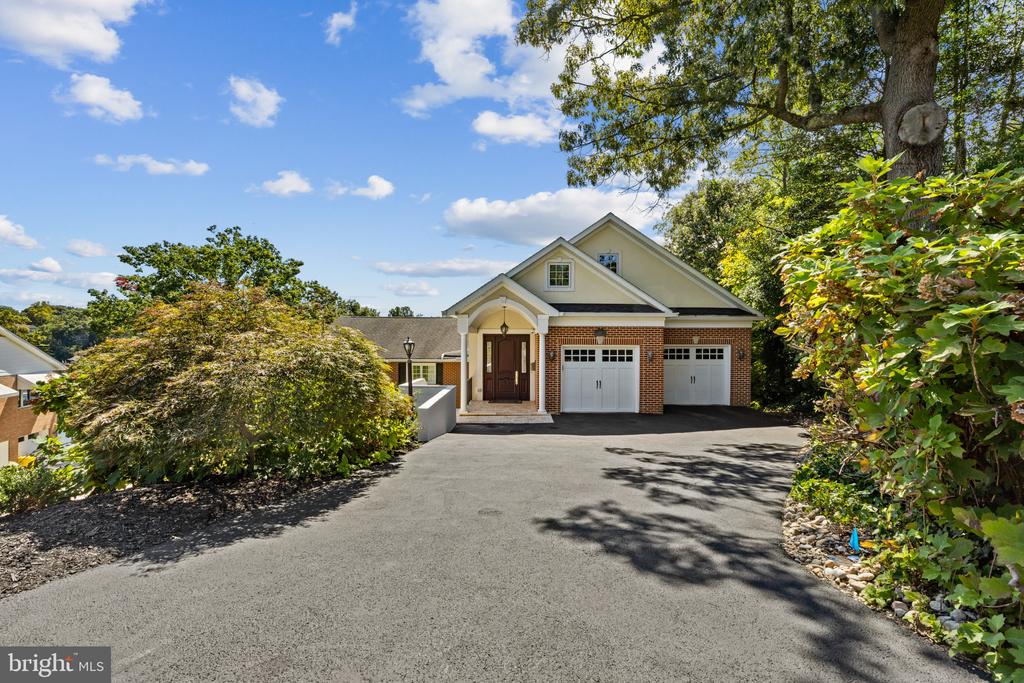 SEVERNA PARK WATERFRONT + POOL | 517 BAYBERRY DRIVE