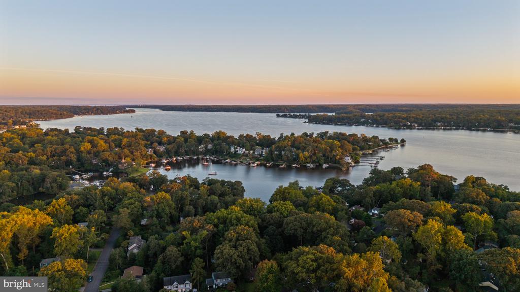 SEVERNA PARK WATERFRONT + POOL | 517 BAYBERRY DRIVE