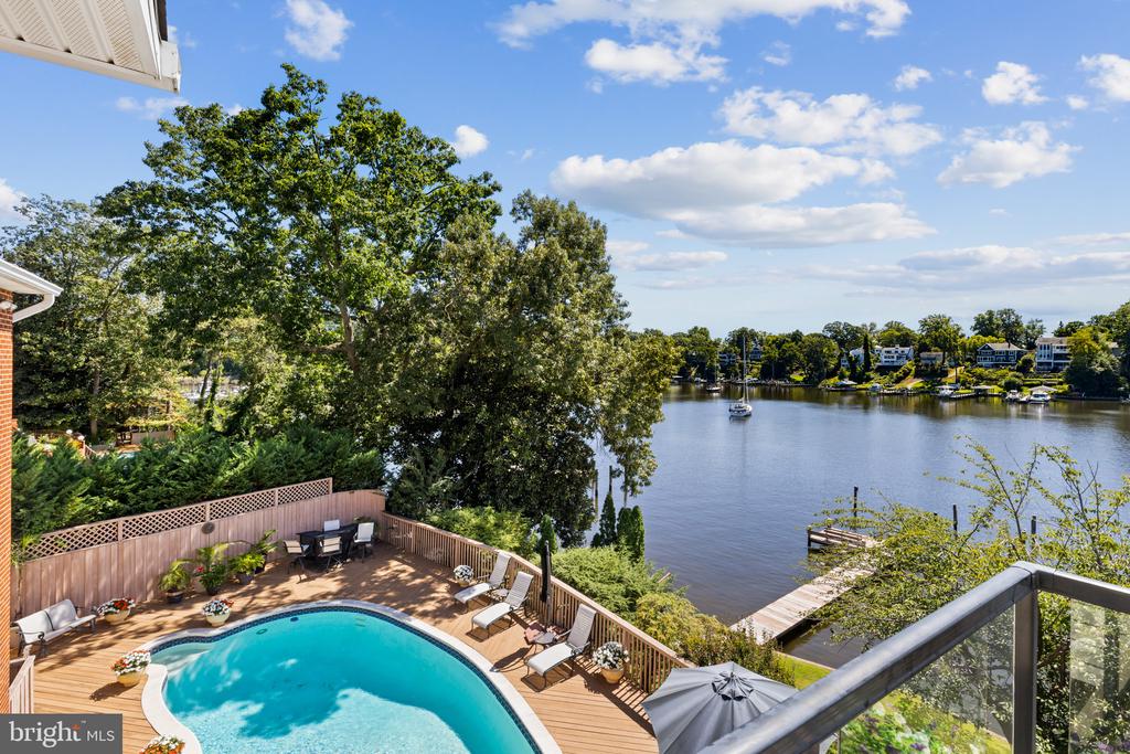 SEVERNA PARK WATERFRONT + POOL | 517 BAYBERRY DRIVE