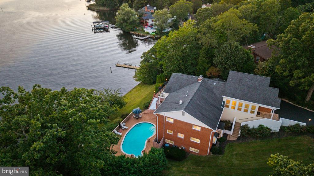 SEVERNA PARK WATERFRONT + POOL | 517 BAYBERRY DRIVE