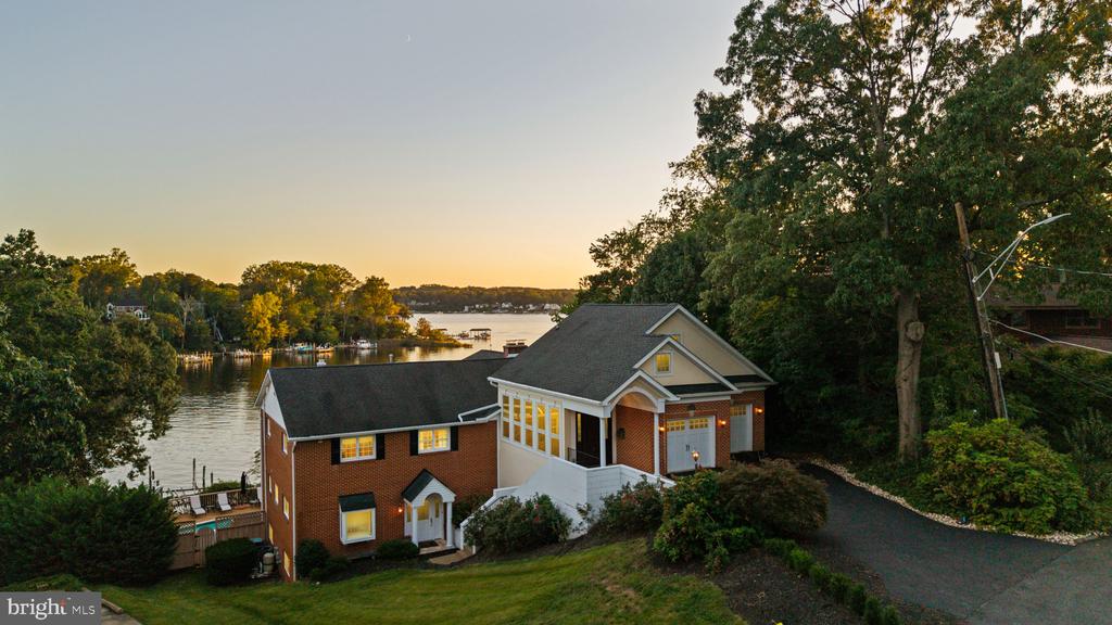SEVERNA PARK WATERFRONT + POOL | 517 BAYBERRY DRIVE