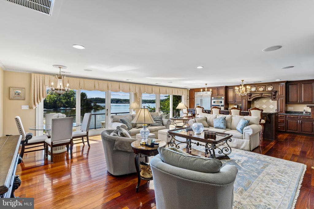 SEVERNA PARK WATERFRONT + POOL | 517 BAYBERRY DRIVE