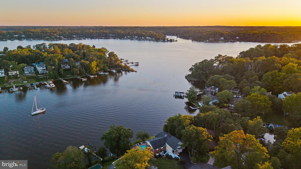 SEVERNA PARK WATERFRONT + POOL | 517 BAYBERRY DRIVE