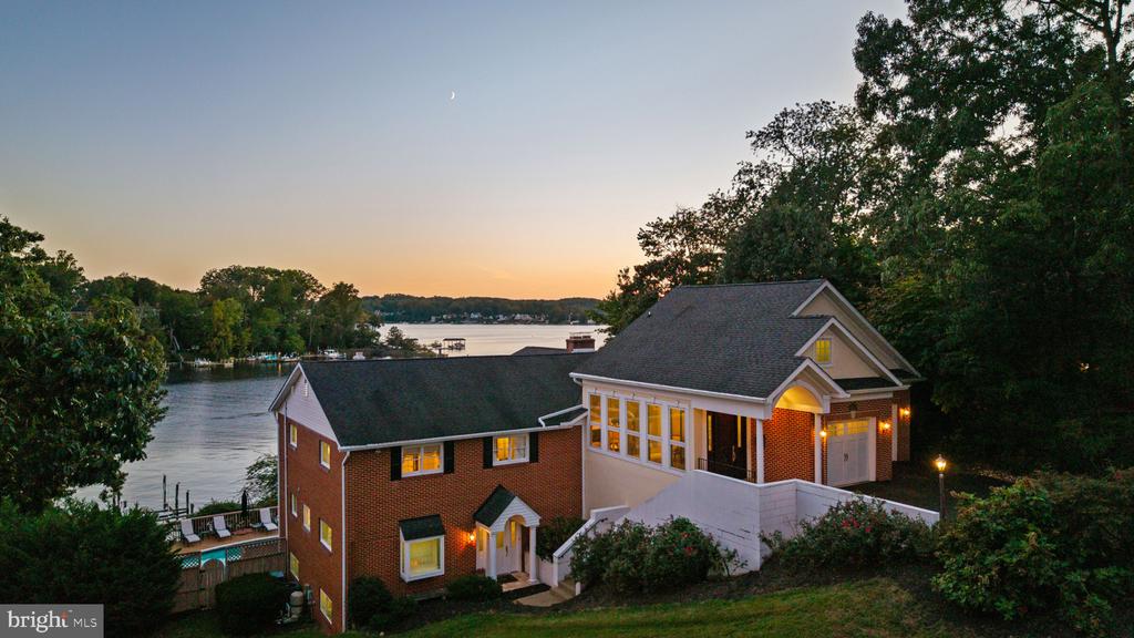 SEVERNA PARK WATERFRONT + POOL | 517 BAYBERRY DRIVE