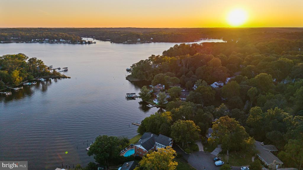 SEVERNA PARK WATERFRONT + POOL | 517 BAYBERRY DRIVE