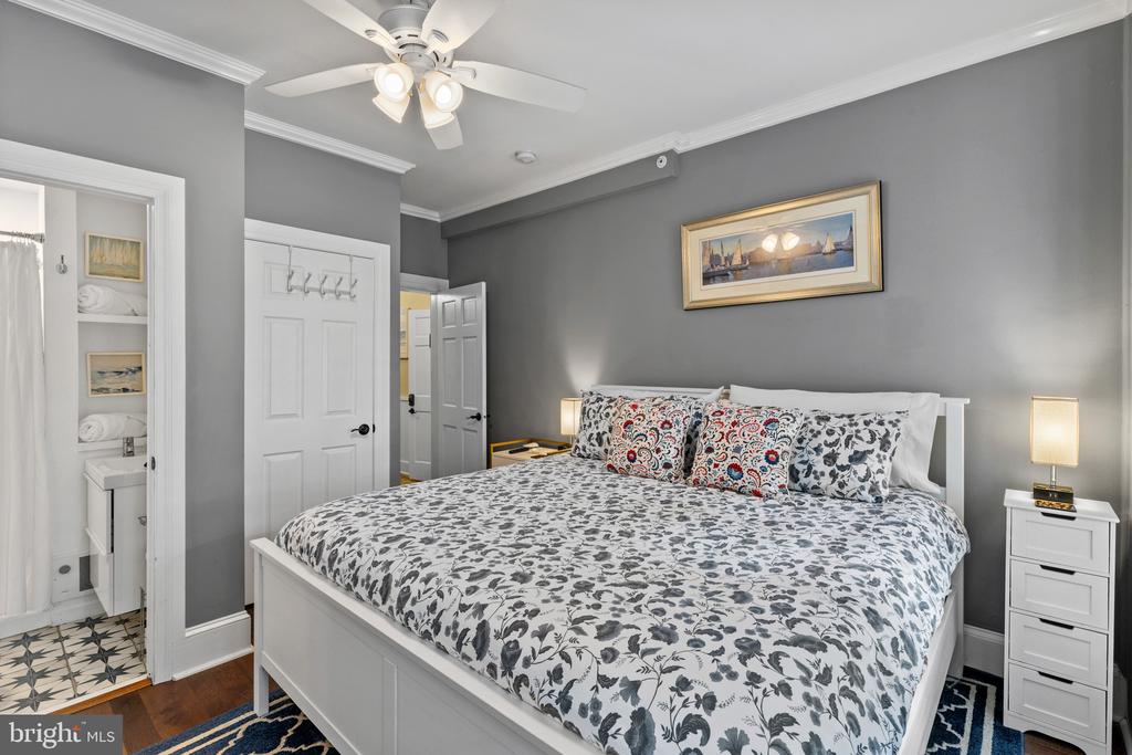 HISTORIC DOWNTOWN ANNAPOLIS TRIPLEX W/ PARKING | 135 CONDUIT STREET