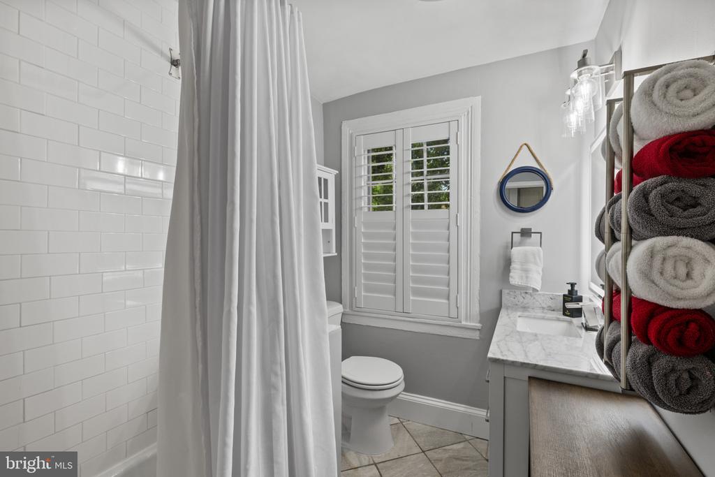 HISTORIC DOWNTOWN ANNAPOLIS TRIPLEX W/ PARKING | 135 CONDUIT STREET