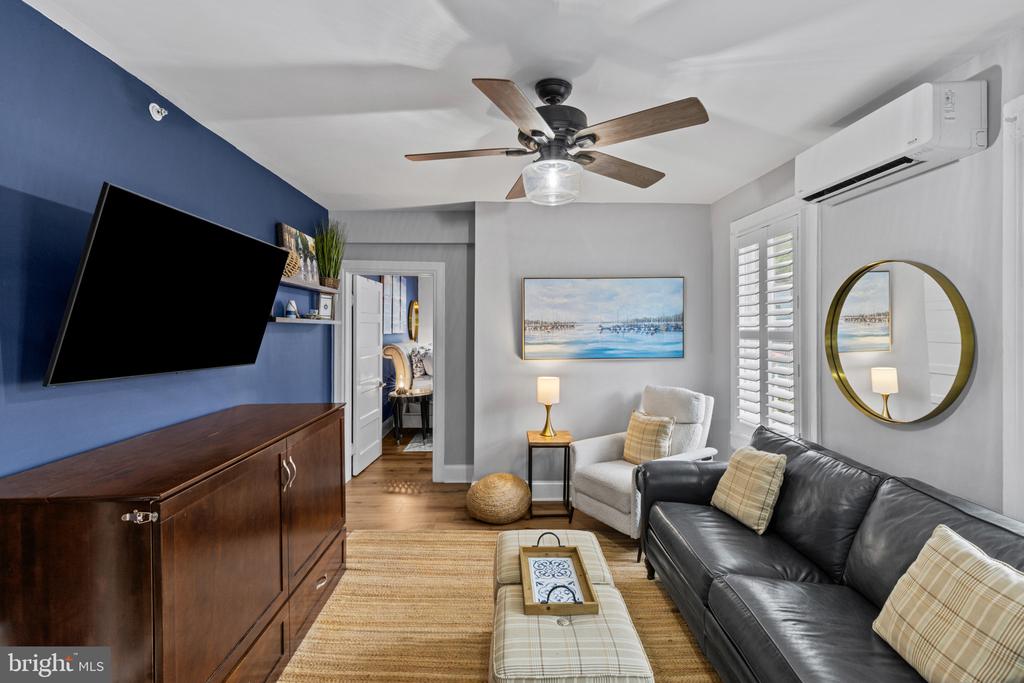 HISTORIC DOWNTOWN ANNAPOLIS TRIPLEX W/ PARKING | 135 CONDUIT STREET
