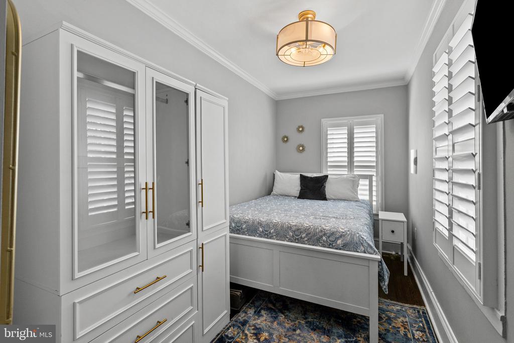 HISTORIC DOWNTOWN ANNAPOLIS TRIPLEX W/ PARKING | 135 CONDUIT STREET