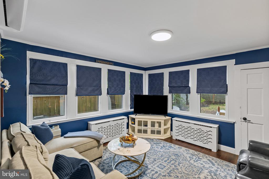 HISTORIC DOWNTOWN ANNAPOLIS TRIPLEX W/ PARKING | 135 CONDUIT STREET