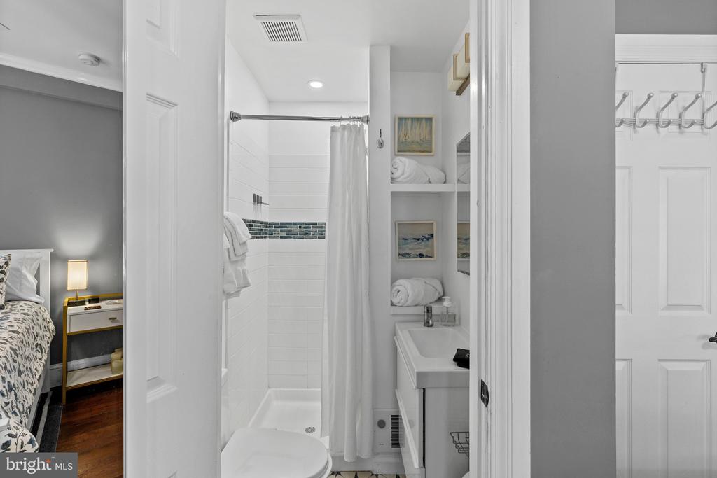 HISTORIC DOWNTOWN ANNAPOLIS TRIPLEX W/ PARKING | 135 CONDUIT STREET