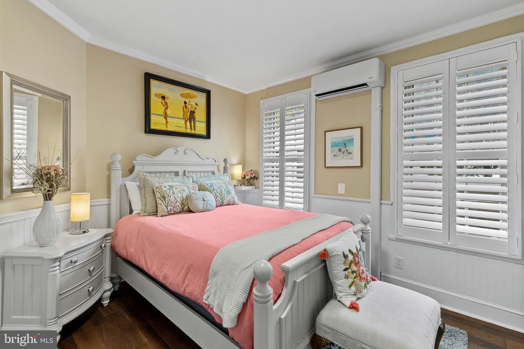 HISTORIC DOWNTOWN ANNAPOLIS TRIPLEX W/ PARKING | 135 CONDUIT STREET