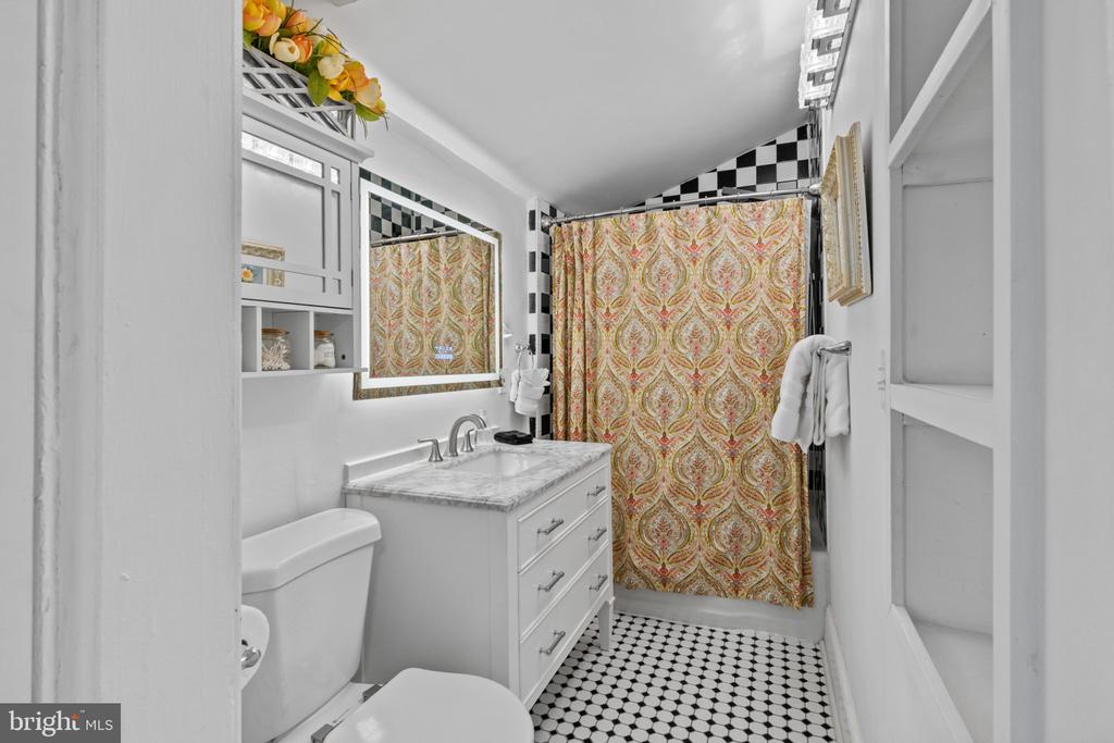 HISTORIC DOWNTOWN ANNAPOLIS TRIPLEX W/ PARKING | 135 CONDUIT STREET