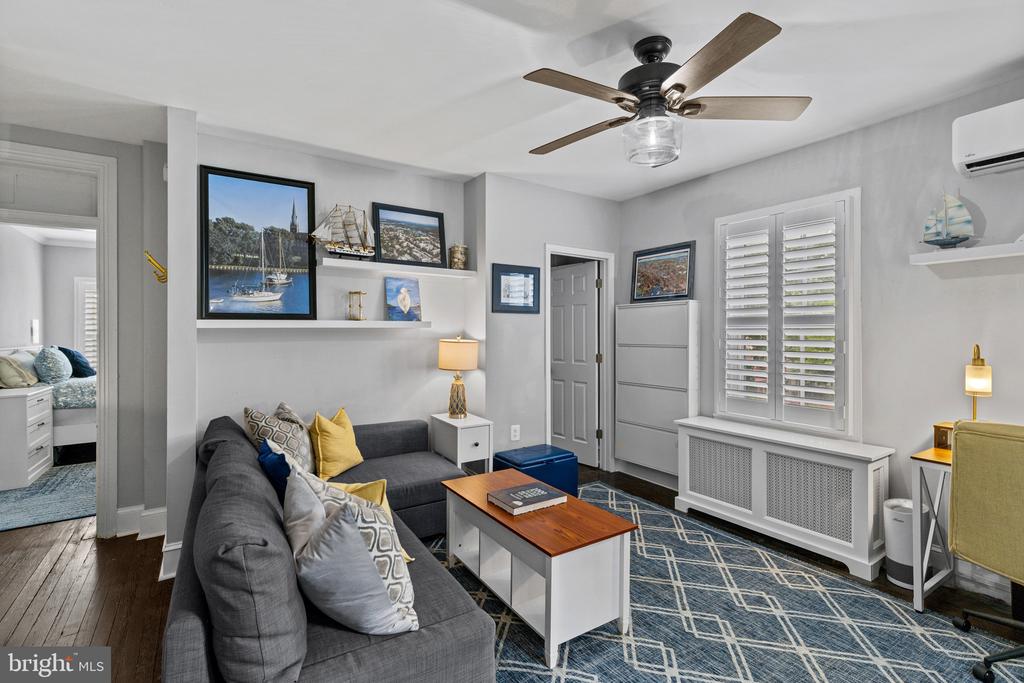 HISTORIC DOWNTOWN ANNAPOLIS TRIPLEX W/ PARKING | 135 CONDUIT STREET