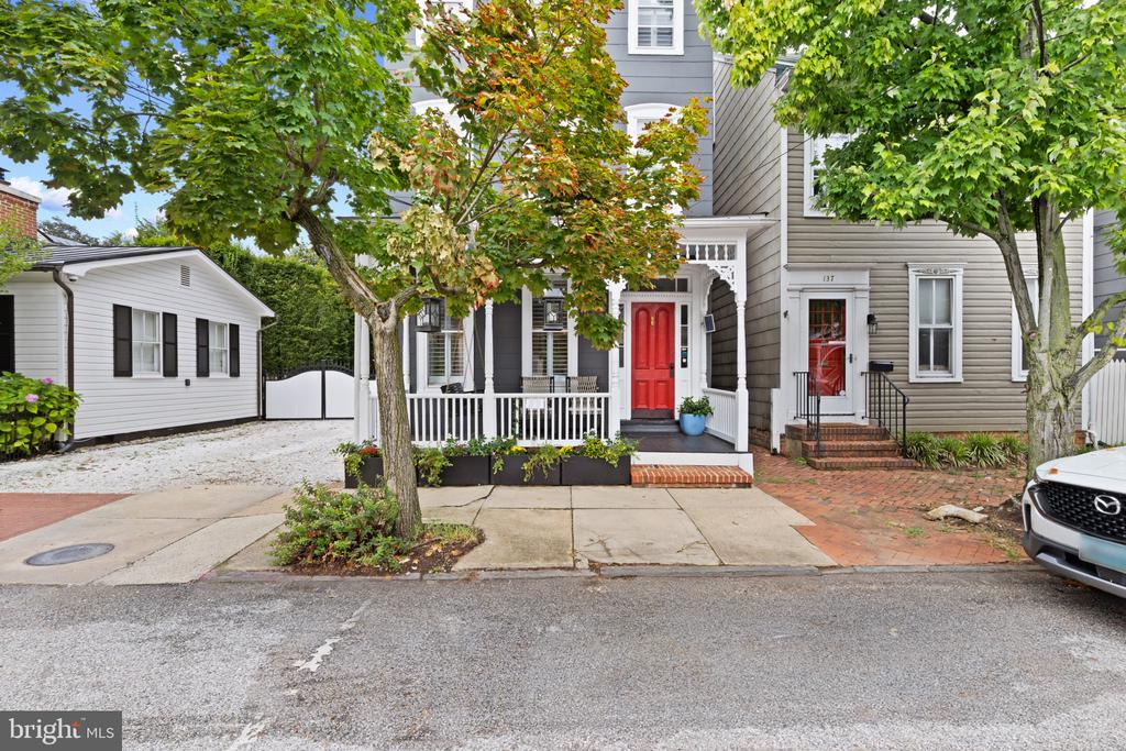 HISTORIC DOWNTOWN ANNAPOLIS TRIPLEX W/ PARKING | 135 CONDUIT STREET