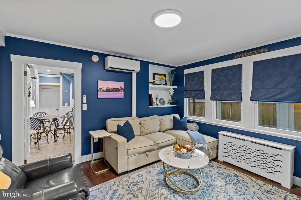 HISTORIC DOWNTOWN ANNAPOLIS TRIPLEX W/ PARKING | 135 CONDUIT STREET