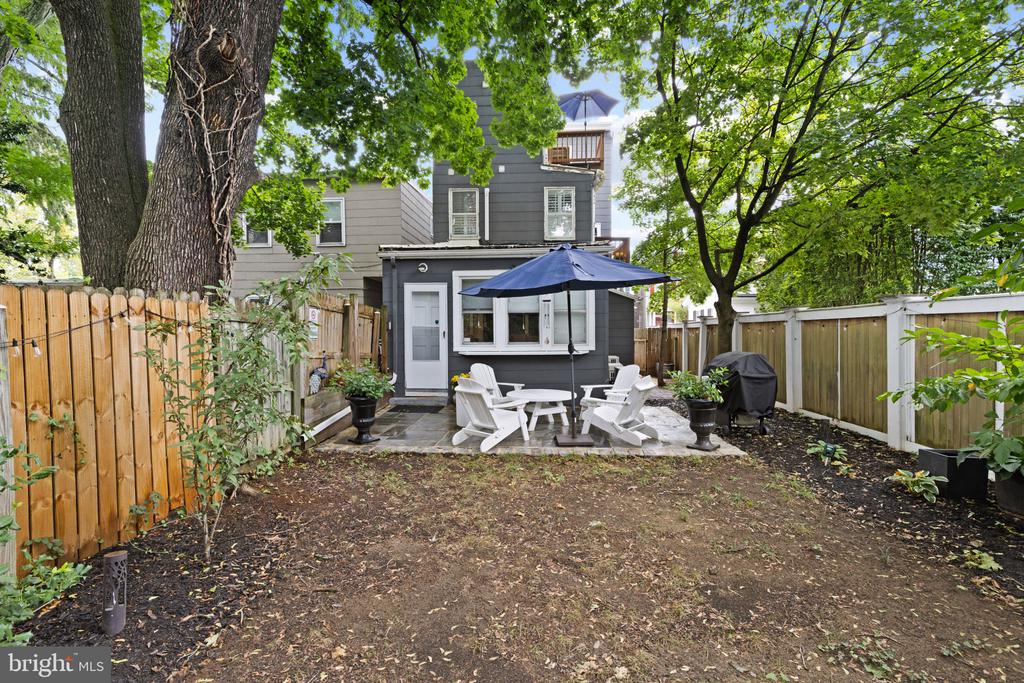 HISTORIC DOWNTOWN ANNAPOLIS TRIPLEX W/ PARKING | 135 CONDUIT STREET