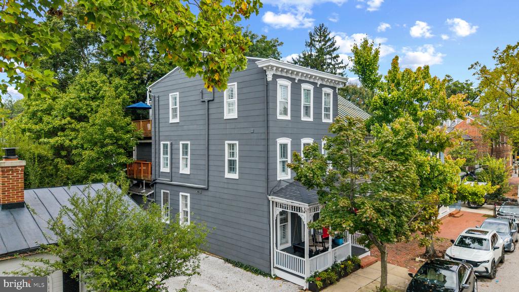 HISTORIC DOWNTOWN ANNAPOLIS TRIPLEX W/ PARKING | 135 CONDUIT STREET