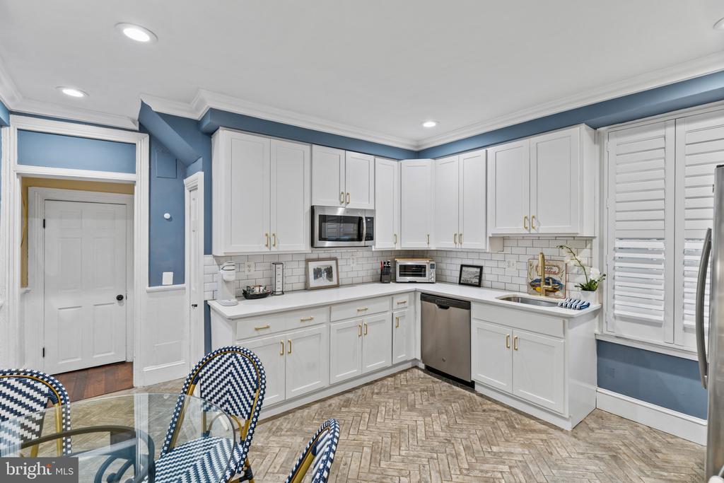 HISTORIC DOWNTOWN ANNAPOLIS TRIPLEX W/ PARKING | 135 CONDUIT STREET