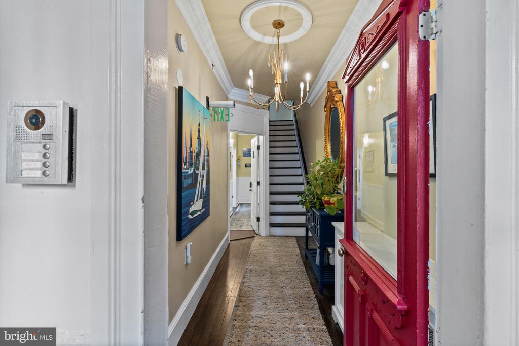 HISTORIC DOWNTOWN ANNAPOLIS TRIPLEX W/ PARKING | 135 CONDUIT STREET