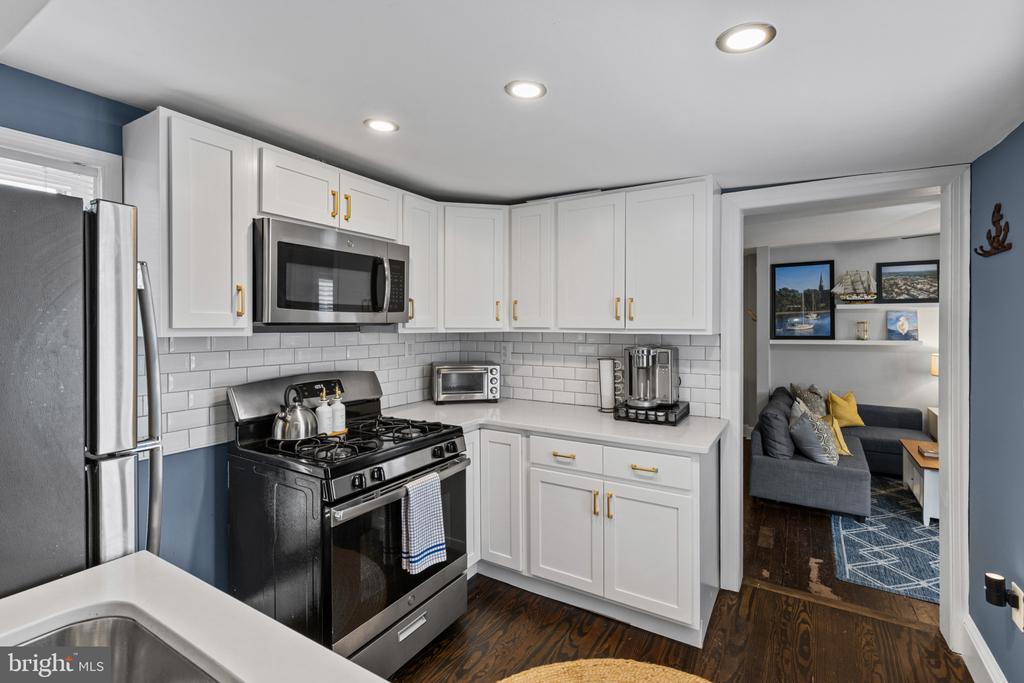HISTORIC DOWNTOWN ANNAPOLIS TRIPLEX W/ PARKING | 135 CONDUIT STREET