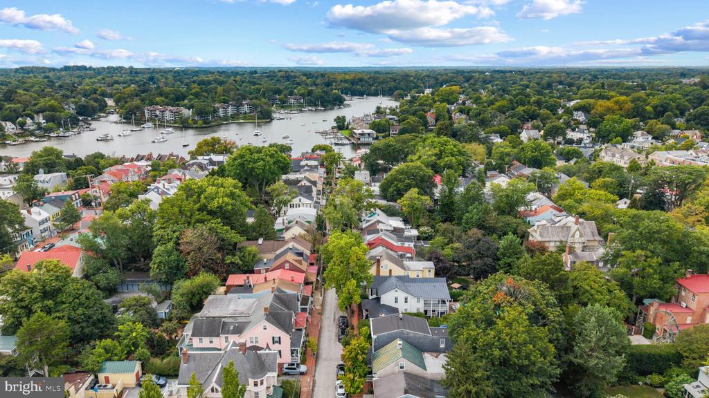 HISTORIC DOWNTOWN ANNAPOLIS TRIPLEX W/ PARKING | 135 CONDUIT STREET