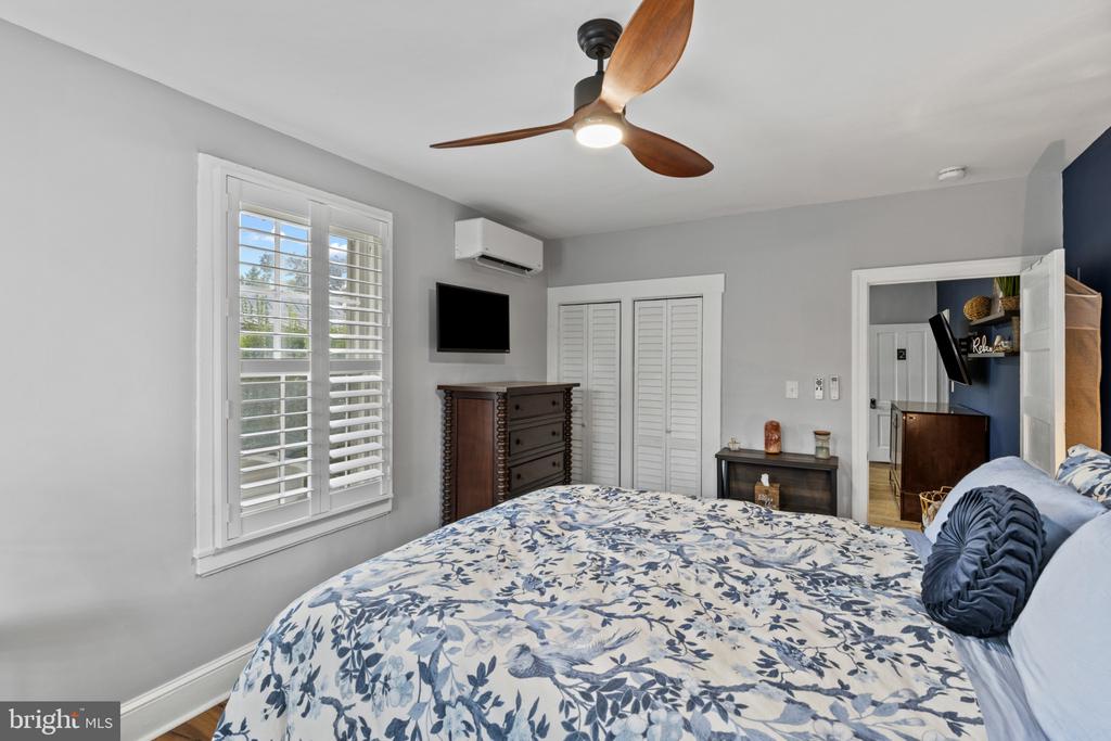 HISTORIC DOWNTOWN ANNAPOLIS TRIPLEX W/ PARKING | 135 CONDUIT STREET