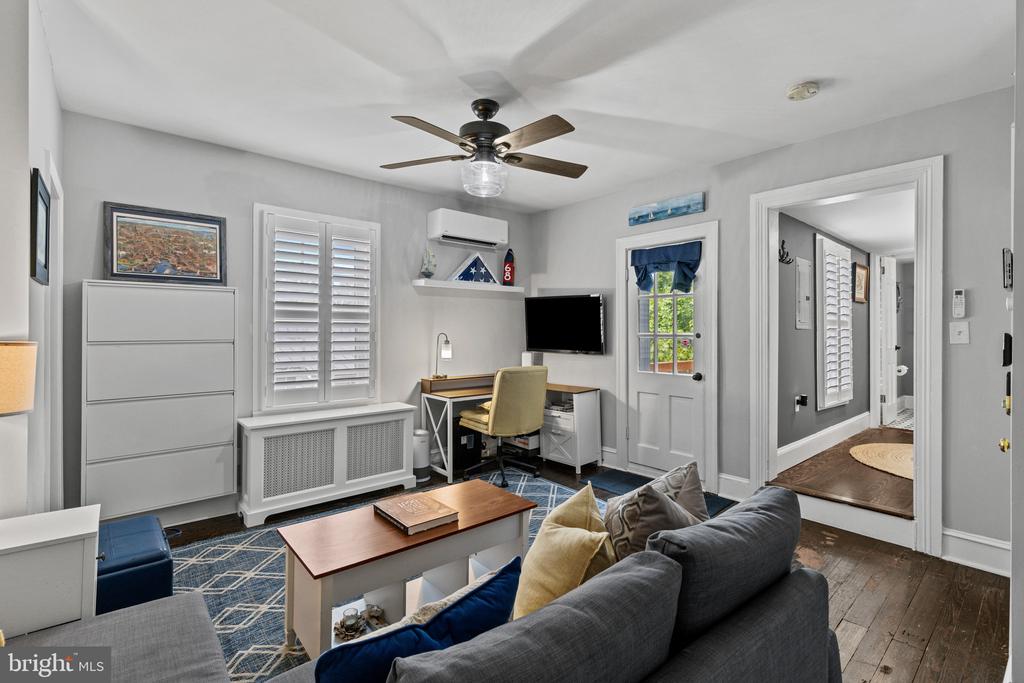 HISTORIC DOWNTOWN ANNAPOLIS TRIPLEX W/ PARKING | 135 CONDUIT STREET
