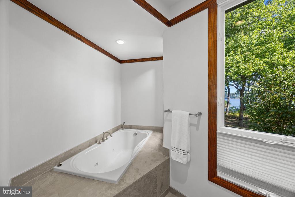 LUXURY ANNAPOLIS WATERFRONT HOME - LUCE CREEK | 1800 RIVER WATCH LANE