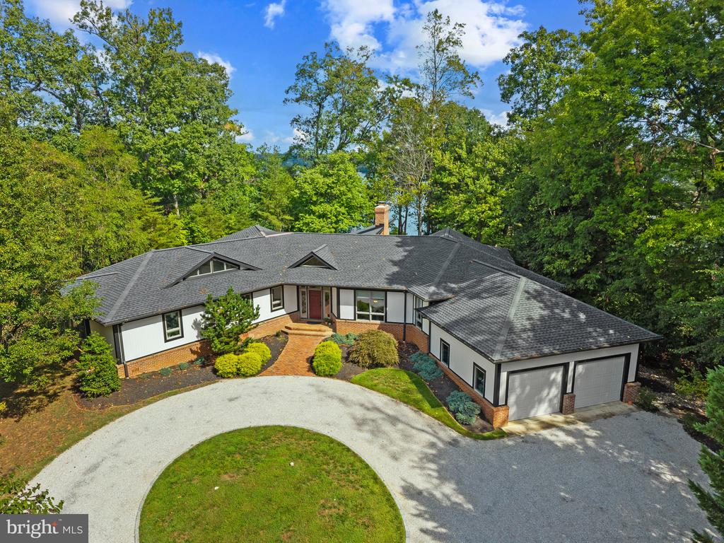 LUXURY ANNAPOLIS WATERFRONT HOME - LUCE CREEK | 1800 RIVER WATCH LANE