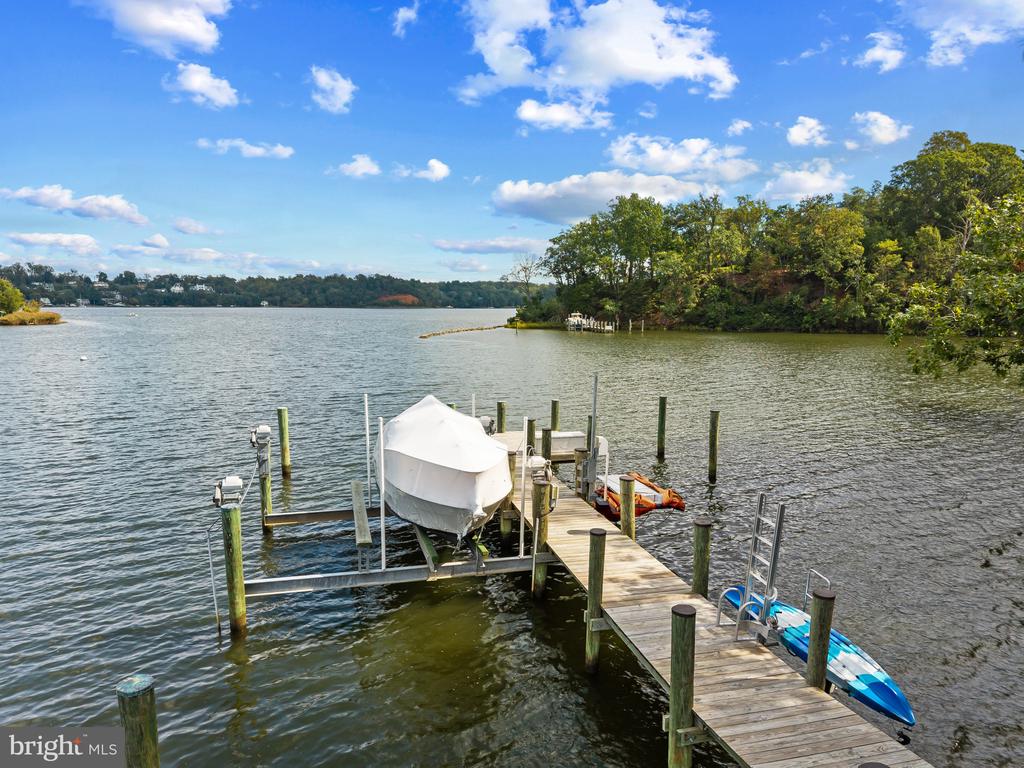 LUXURY ANNAPOLIS WATERFRONT HOME - LUCE CREEK | 1800 RIVER WATCH LANE