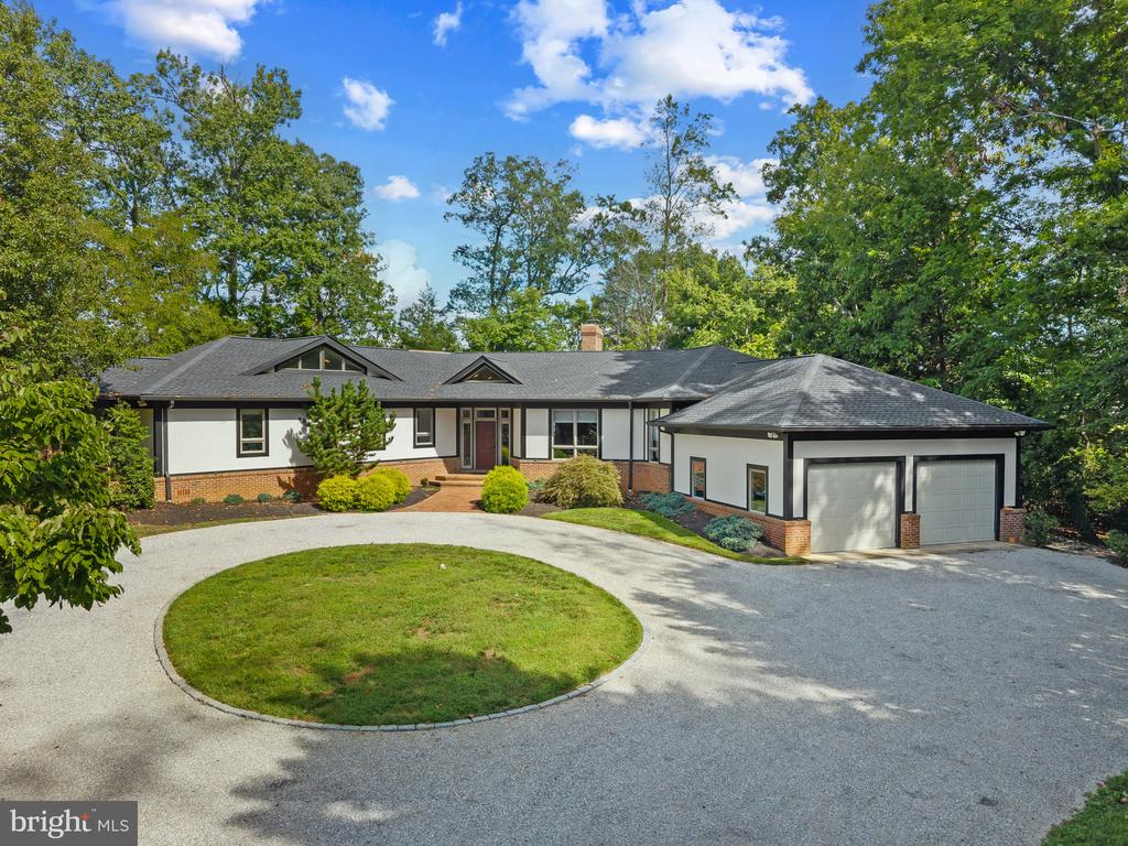 LUXURY ANNAPOLIS WATERFRONT HOME - LUCE CREEK | 1800 RIVER WATCH LANE